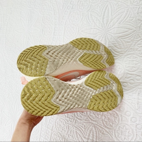 Nike Women's Odyssey React Running Shoes, Desert Sand‎ / Atomic Pink - Picture 8 of 9